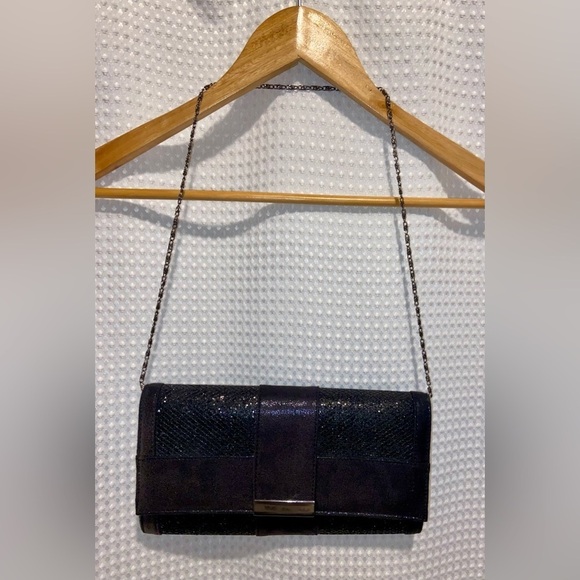 Women’s‎ Le Château sparkly and shiny black chic Clutch with removable chain - Picture 5 of 14